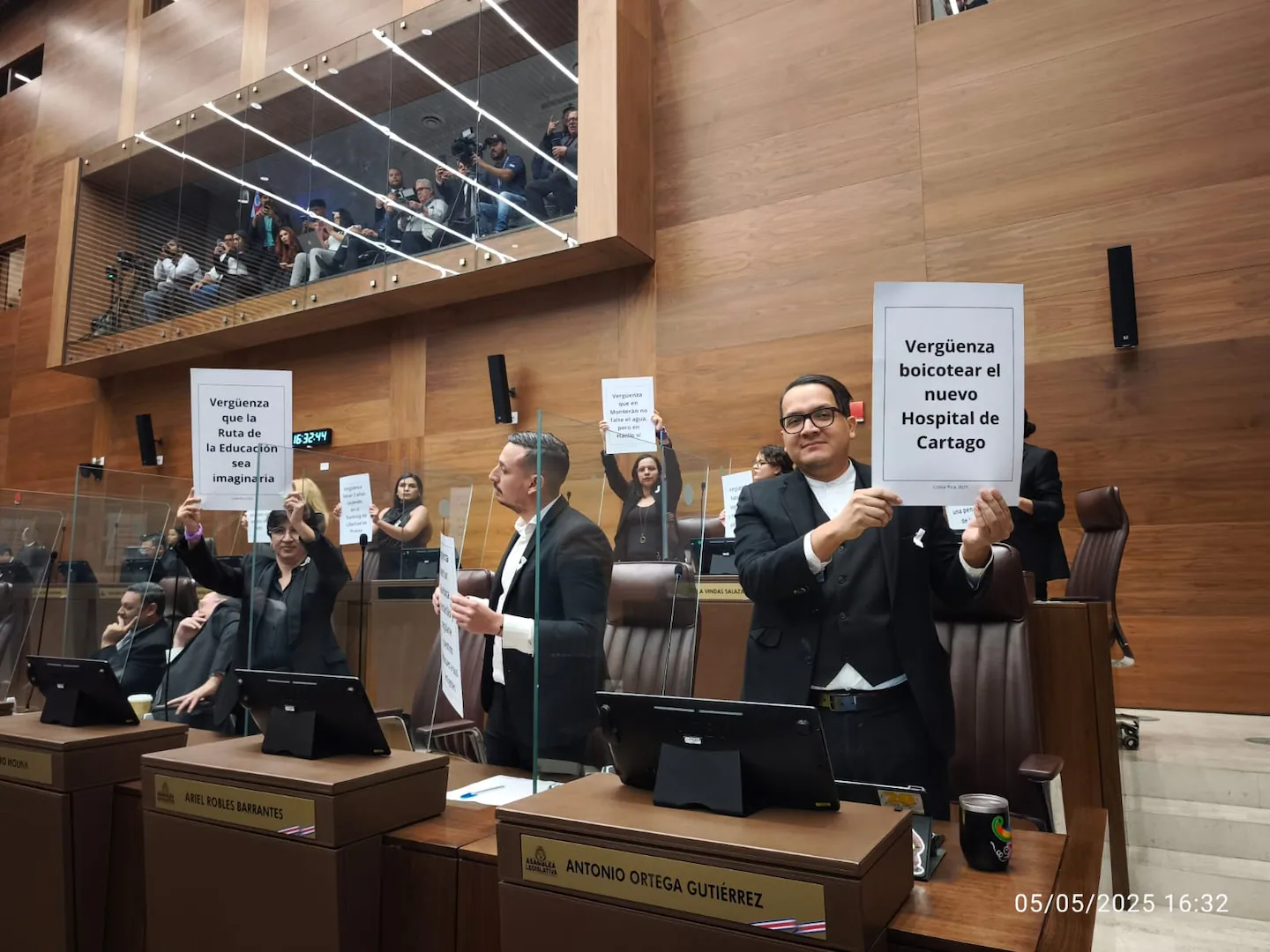 Rodrigo Chaves: Evaluación de un Discurso Controversial y su Impacto en la Democracia y Ciberseguridad