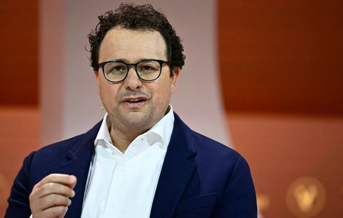 La Paradoja de la Comprensión en IA: El CEO de Anthropic y el Enigma de Su Propia Creación